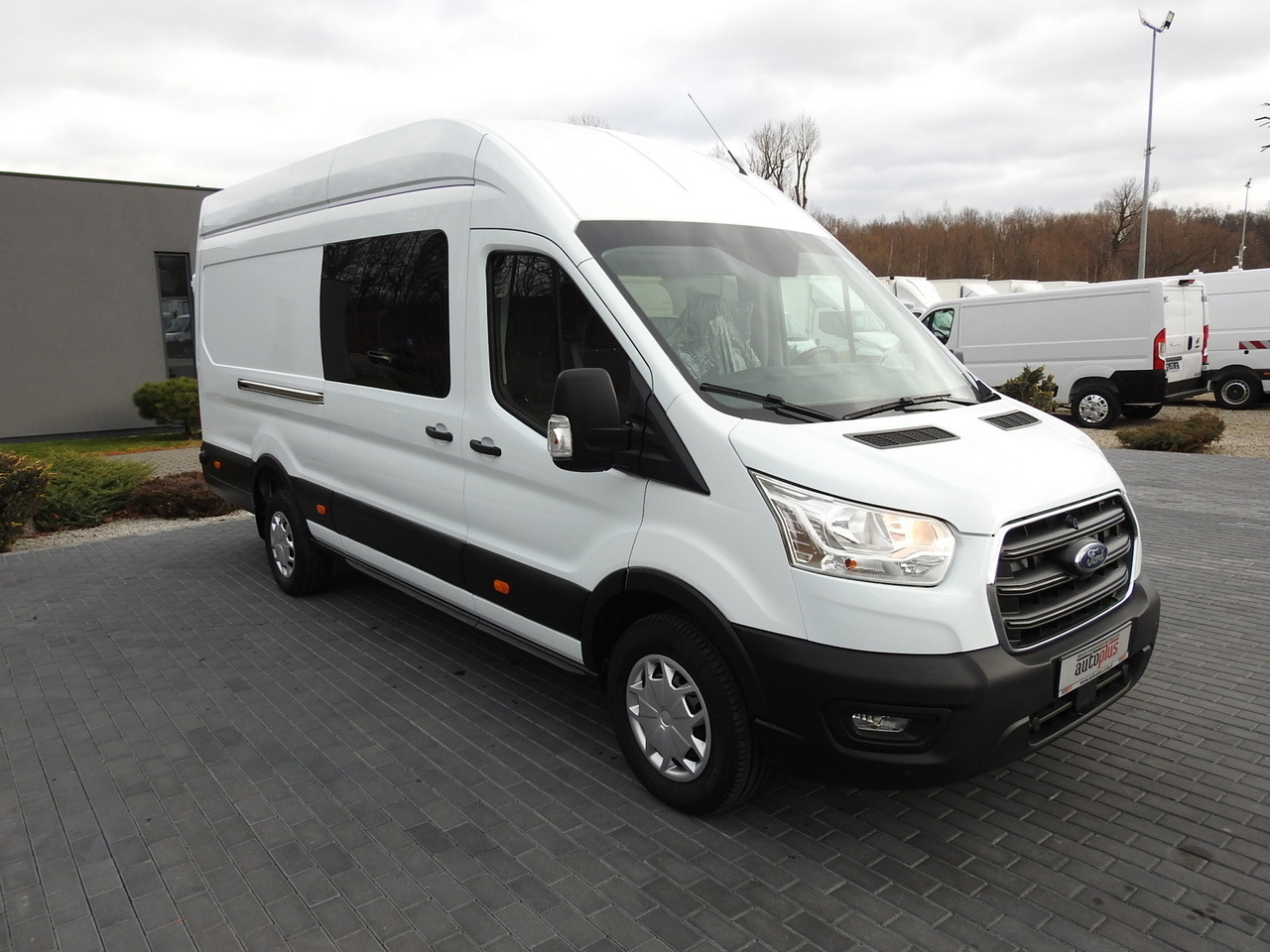 FORD TRANSIT BOX DELIVERY VAN 6 SEATS CRUISE CONTROL AIR CONDITIONING 185HP - Furgon: slika 4 FORD TRANSIT BOX DELIVERY VAN 6 SEATS CRUISE CONTROL AIR CONDITIONING 185HP - Furgon: slika 4