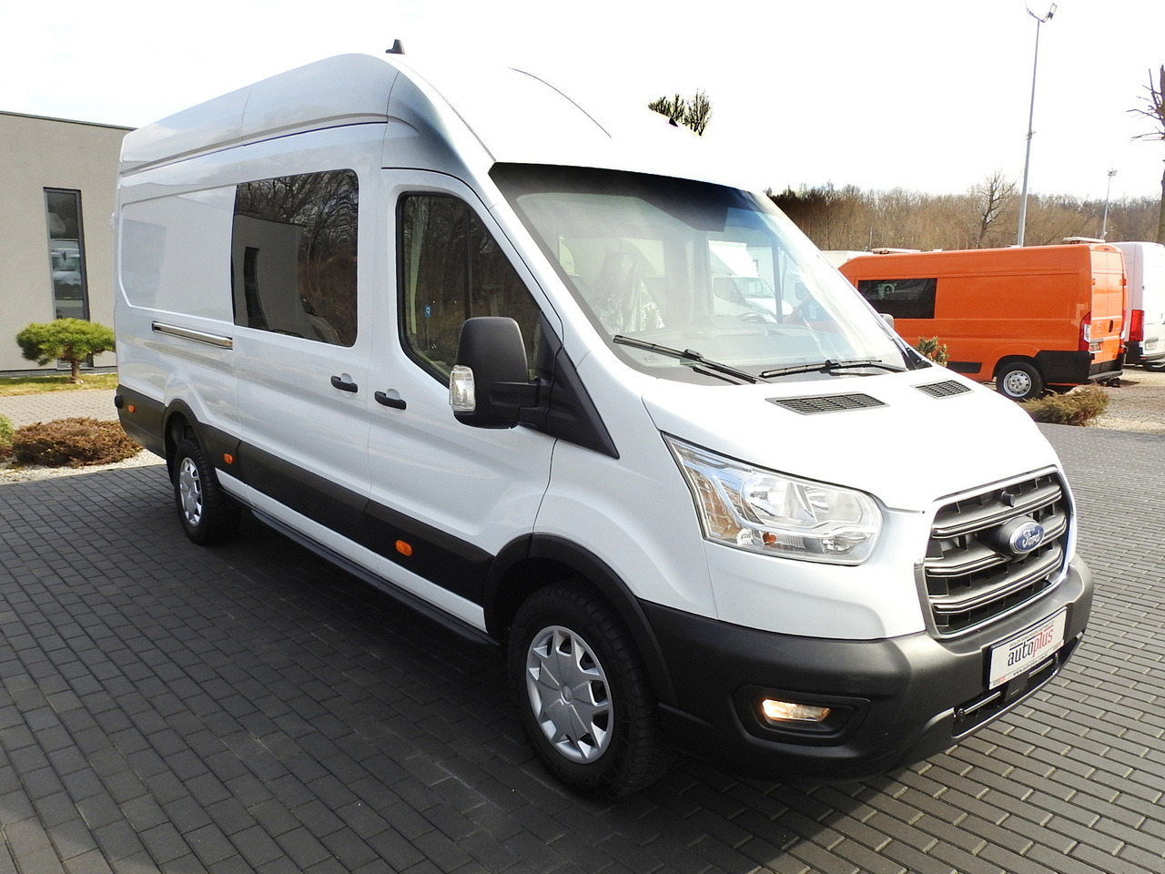 FORD TRANSIT BOX DELIVERY VAN 6 SEATS CRUISE CONTROL LED LIGHTS AIR CONDITIONING 180HP - Furgon: slika 4 FORD TRANSIT BOX DELIVERY VAN 6 SEATS CRUISE CONTROL LED LIGHTS AIR CONDITIONING 180HP - Furgon: slika 4