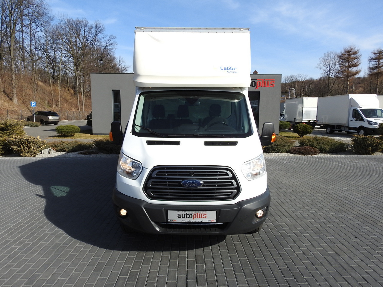 FORD TRANSIT BOX LIFT 8 PALLETS CRUISE CONTROL LED LIGHTS TWIN WHEELS AIR CONDITIONING 170HP - Dostavno vozilo sa zatvorenim sandukom: slika 5 FORD TRANSIT BOX LIFT 8 PALLETS CRUISE CONTROL LED LIGHTS TWIN WHEELS AIR CONDITIONING 170HP - Dostavno vozilo sa zatvorenim sandukom: slika 5