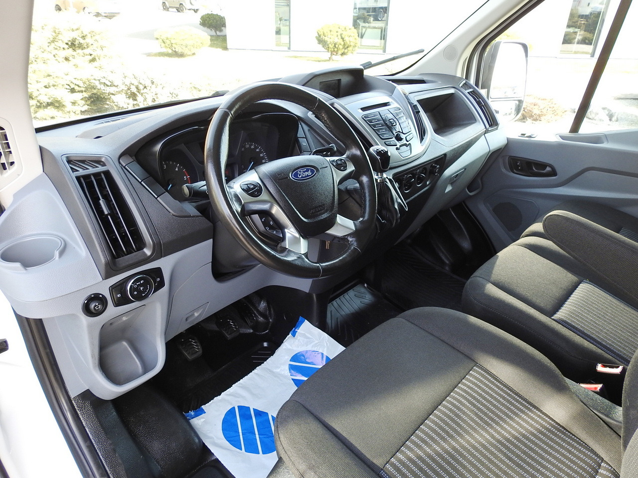 FORD TRANSIT  BOX LIFT 8 PALLETS CRUISE CONTROL LED LIGHTS TWIN WHEELS AIR CONDITIONING  170HP - Dostavno vozilo sa zatvorenim sandukom: slika 2 FORD TRANSIT  BOX LIFT 8 PALLETS CRUISE CONTROL LED LIGHTS TWIN WHEELS AIR CONDITIONING  170HP - Dostavno vozilo sa zatvorenim sandukom: slika 2