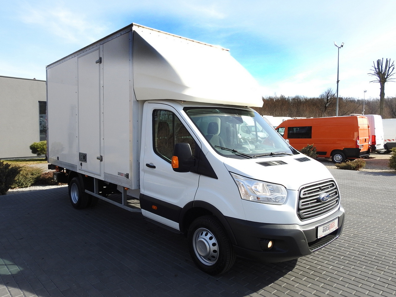 FORD TRANSIT BOX LIFT 8 PALLETS CRUISE CONTROL LED LIGHTS TWIN WHEELS AIR CONDITIONING 170HP - Dostavno vozilo hladnjača: slika 4 FORD TRANSIT BOX LIFT 8 PALLETS CRUISE CONTROL LED LIGHTS TWIN WHEELS AIR CONDITIONING 170HP - Dostavno vozilo hladnjača: slika 4