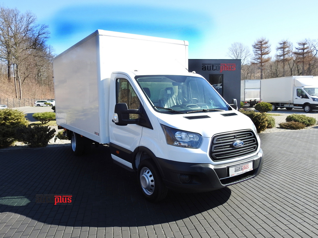 FORD TRANSIT BOX LIFT 8 PALLETS TWIN WHEELS AIR CONDITIONING 130HP - Dostavno vozilo hladnjača: slika 1 FORD TRANSIT BOX LIFT 8 PALLETS TWIN WHEELS AIR CONDITIONING 130HP - Dostavno vozilo hladnjača: slika 1