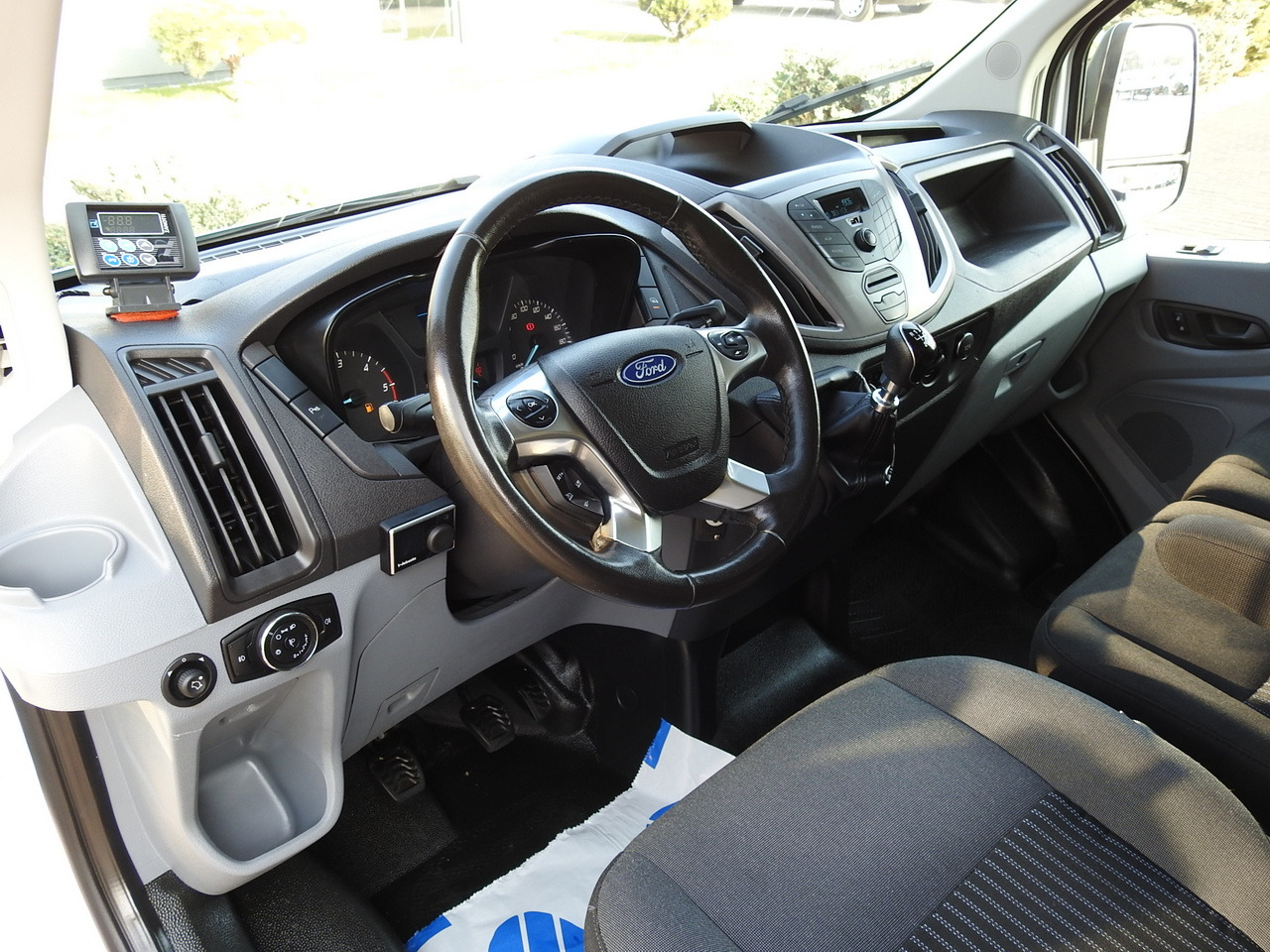 FORD TRANSIT REFRIGERATOR VAN 0°C HEATING FUNCTION CRUISE CONTROL LED LIGHTS AIR CONDITIONING 130HP - Dostavno vozilo hladnjača: slika 2 FORD TRANSIT REFRIGERATOR VAN 0°C HEATING FUNCTION CRUISE CONTROL LED LIGHTS AIR CONDITIONING 130HP - Dostavno vozilo hladnjača: slika 2