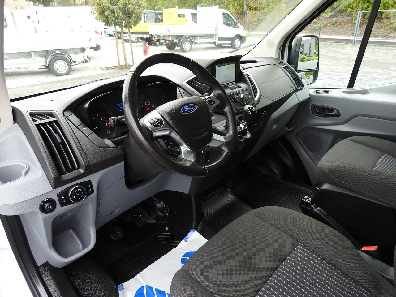 FORD TRANSIT REFRIGERATOR VAN 0*C HEATING FUNCTION POWER SUPPLY 230V CRUISE CONTROL NAVIGATION AIR CONDITIONING LED LIGHTS 130HP - Dostavno vozilo hladnjača: slika 2 FORD TRANSIT REFRIGERATOR VAN 0*C HEATING FUNCTION POWER SUPPLY 230V CRUISE CONTROL NAVIGATION AIR CONDITIONING LED LIGHTS 130HP - Dostavno vozilo hladnjača: slika 2