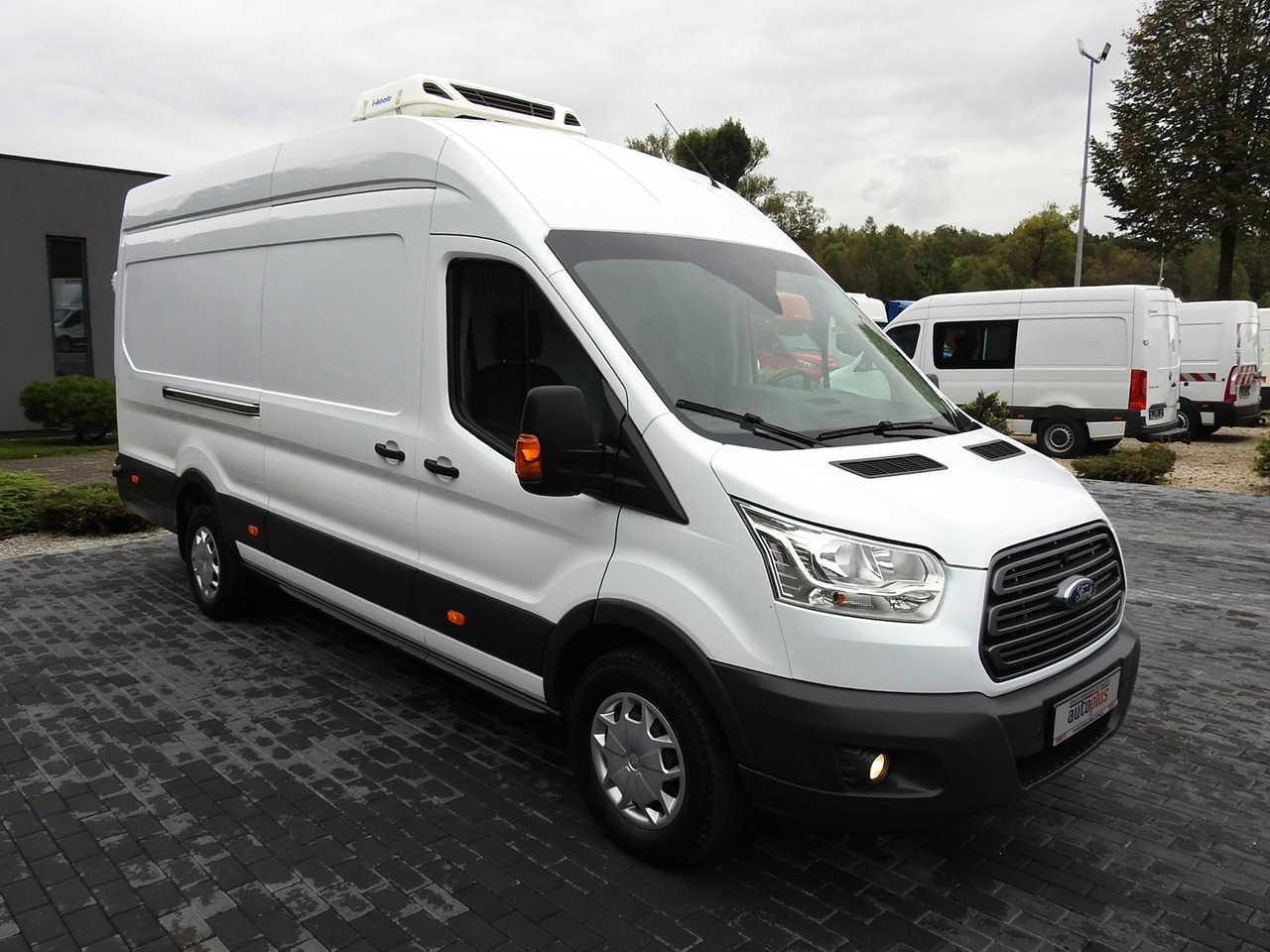 FORD TRANSIT REFRIGERATOR VAN 0*C HEATING FUNCTION POWER SUPPLY 230V CRUISE CONTROL NAVIGATION AIR CONDITIONING LED LIGHTS 130HP - Dostavno vozilo hladnjača: slika 4 FORD TRANSIT REFRIGERATOR VAN 0*C HEATING FUNCTION POWER SUPPLY 230V CRUISE CONTROL NAVIGATION AIR CONDITIONING LED LIGHTS 130HP - Dostavno vozilo hladnjača: slika 4