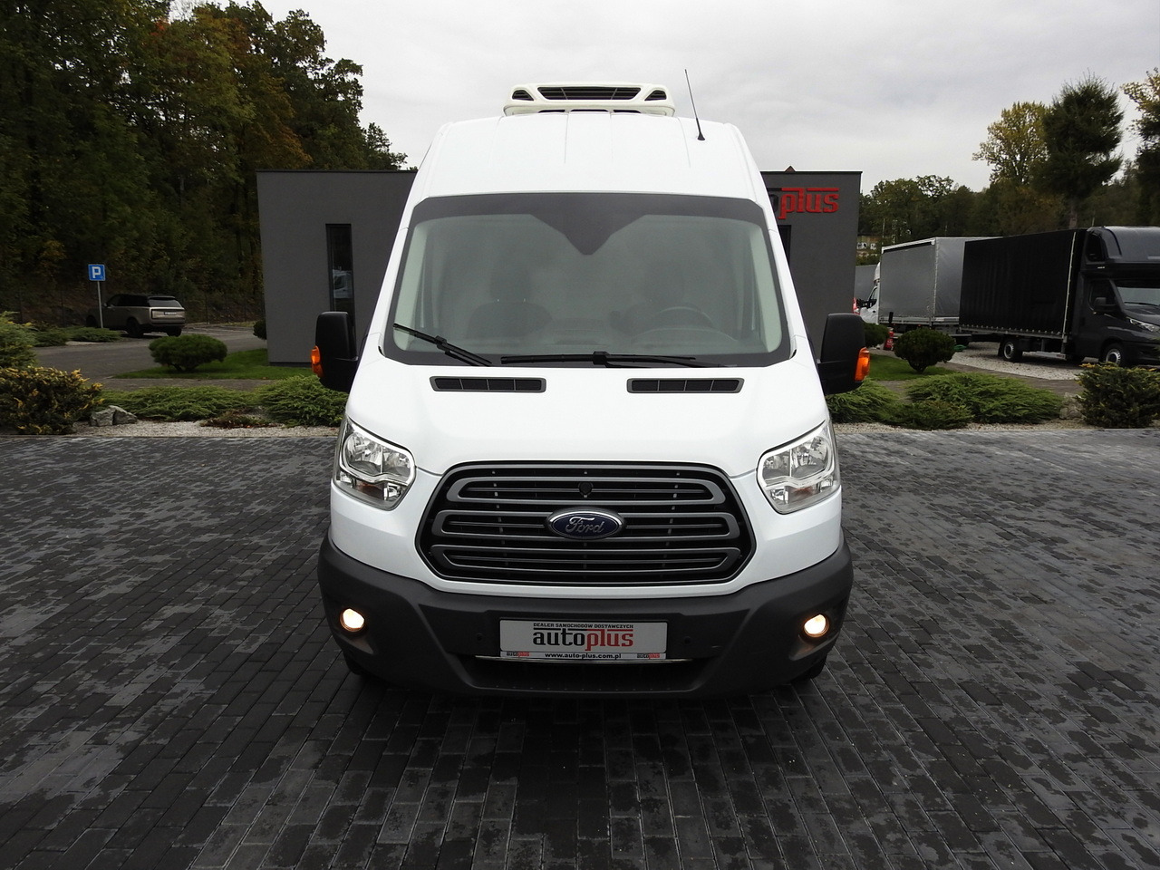 FORD TRANSIT REFRIGERATOR VAN 0*C HEATING FUNCTION POWER SUPPLY 230V CRUISE CONTROL NAVIGATION AIR CONDITIONING LED LIGHTS 130HP - Dostavno vozilo hladnjača: slika 5 FORD TRANSIT REFRIGERATOR VAN 0*C HEATING FUNCTION POWER SUPPLY 230V CRUISE CONTROL NAVIGATION AIR CONDITIONING LED LIGHTS 130HP - Dostavno vozilo hladnjača: slika 5
