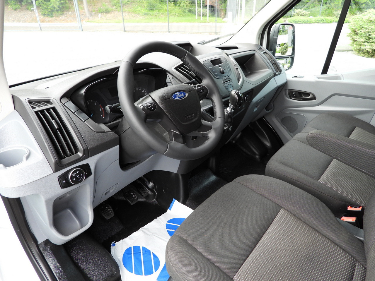 FORD TRANSIT REFRIGERATOR VAN 5*C AIR CONDITIONING 105HP - Dostavno vozilo hladnjača: slika 2 FORD TRANSIT REFRIGERATOR VAN 5*C AIR CONDITIONING 105HP - Dostavno vozilo hladnjača: slika 2