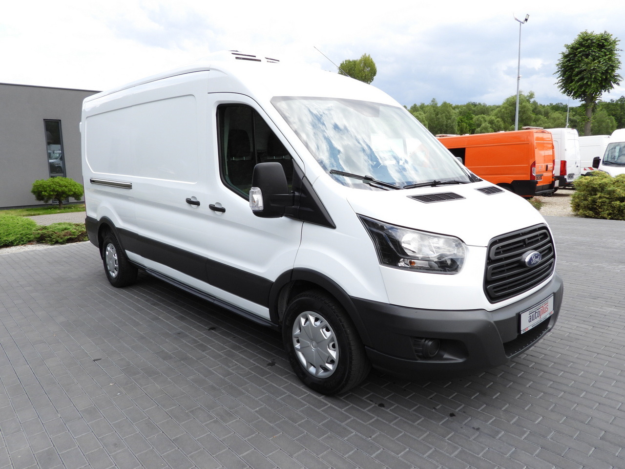 FORD TRANSIT REFRIGERATOR VAN 5*C AIR CONDITIONING 105HP - Dostavno vozilo hladnjača: slika 4 FORD TRANSIT REFRIGERATOR VAN 5*C AIR CONDITIONING 105HP - Dostavno vozilo hladnjača: slika 4