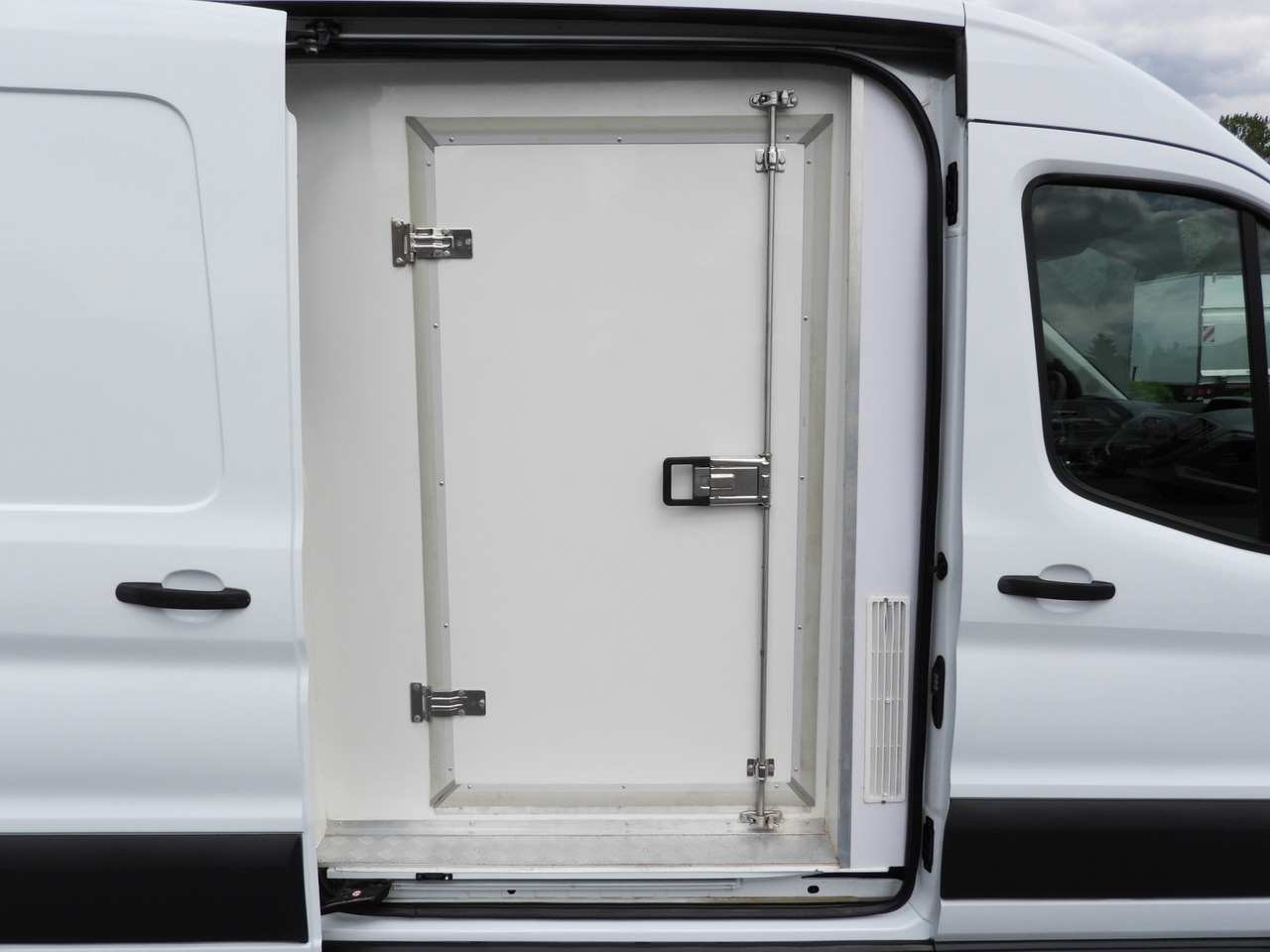 Dostavno vozilo hladnjača FORD TRANSIT REFRIGERATOR VAN 5*C AIR CONDITIONING  105HP: slika 20