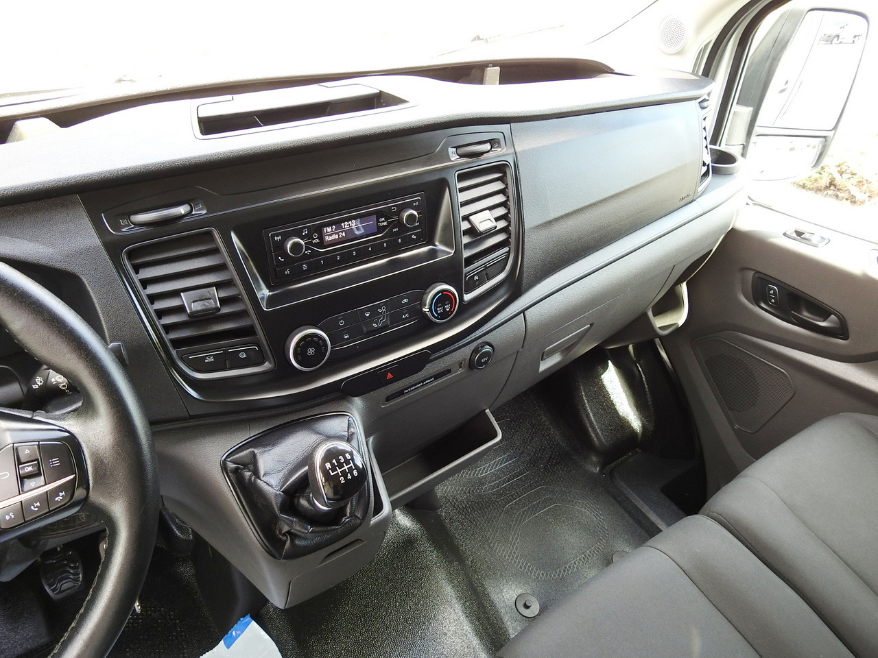 Dostavno vozilo hladnjača FORD TRANSIT REGRIGERATOR BOX 0*C POWER SUPPLY 230V CRUISE CONTROL AIR CONDITIONING TWIN WHEELS  170HP: slika 39