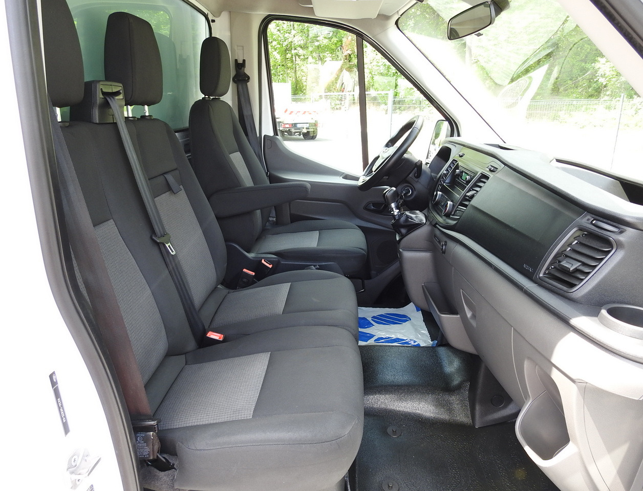 Dostavno vozilo hladnjača FORD TRANSIT REGRIGERATOR BOX 0*C POWER SUPPLY 230V CRUISE CONTROL AIR CONDITIONING TWIN WHEELS  170HP: slika 46