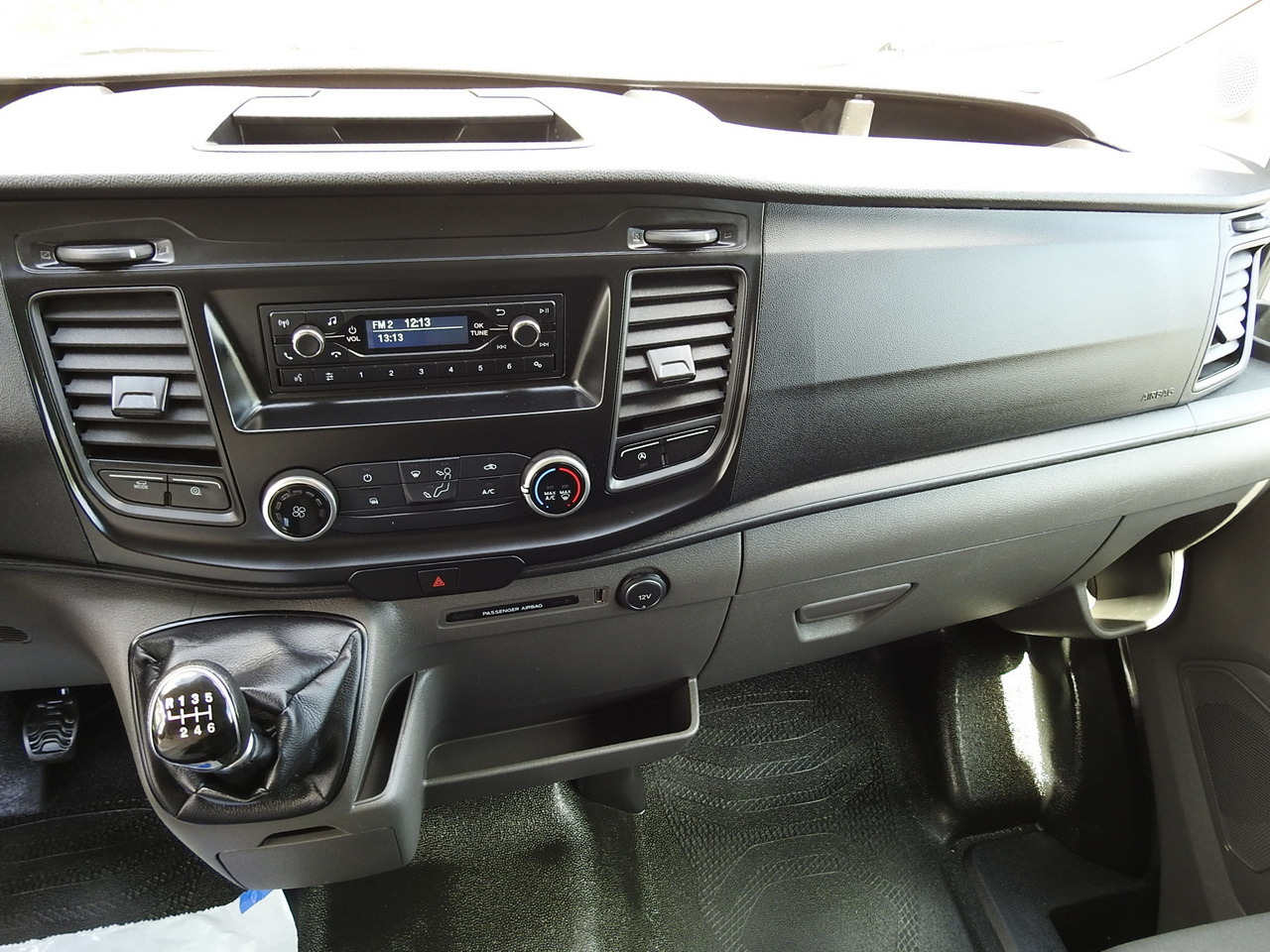 Dostavno vozilo hladnjača FORD TRANSIT REGRIGERATOR BOX 0*C POWER SUPPLY 230V CRUISE CONTROL AIR CONDITIONING TWIN WHEELS  170HP: slika 40