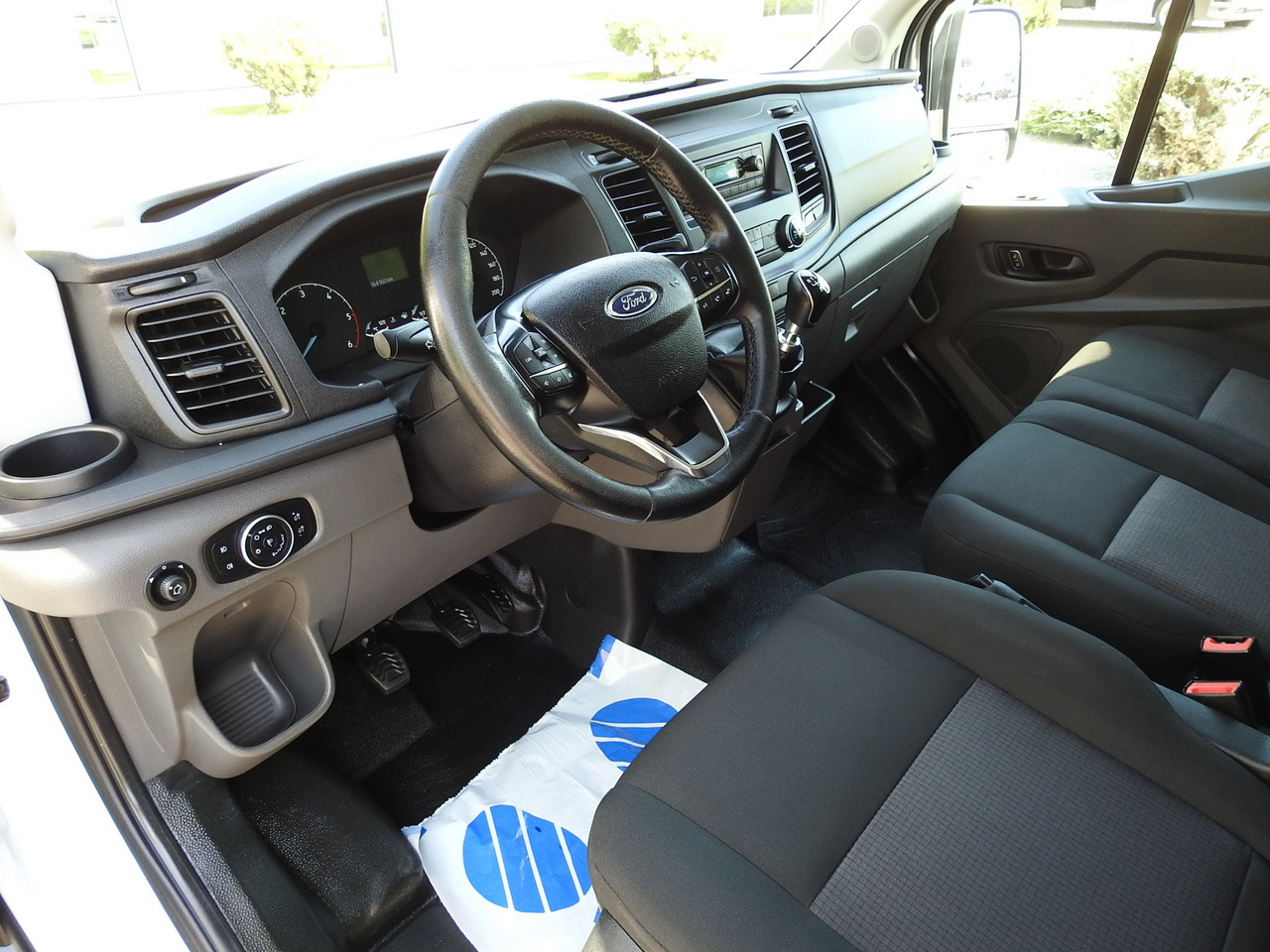 FORD TRANSIT REGRIGERATOR BOX 0*C POWER SUPPLY 230V CRUISE CONTROL AIR CONDITIONING TWIN WHEELS 170HP - Dostavno vozilo hladnjača: slika 2 FORD TRANSIT REGRIGERATOR BOX 0*C POWER SUPPLY 230V CRUISE CONTROL AIR CONDITIONING TWIN WHEELS 170HP - Dostavno vozilo hladnjača: slika 2