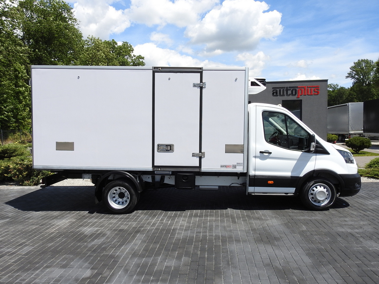 Dostavno vozilo hladnjača FORD TRANSIT REGRIGERATOR BOX 0*C POWER SUPPLY 230V CRUISE CONTROL AIR CONDITIONING TWIN WHEELS  170HP: slika 7