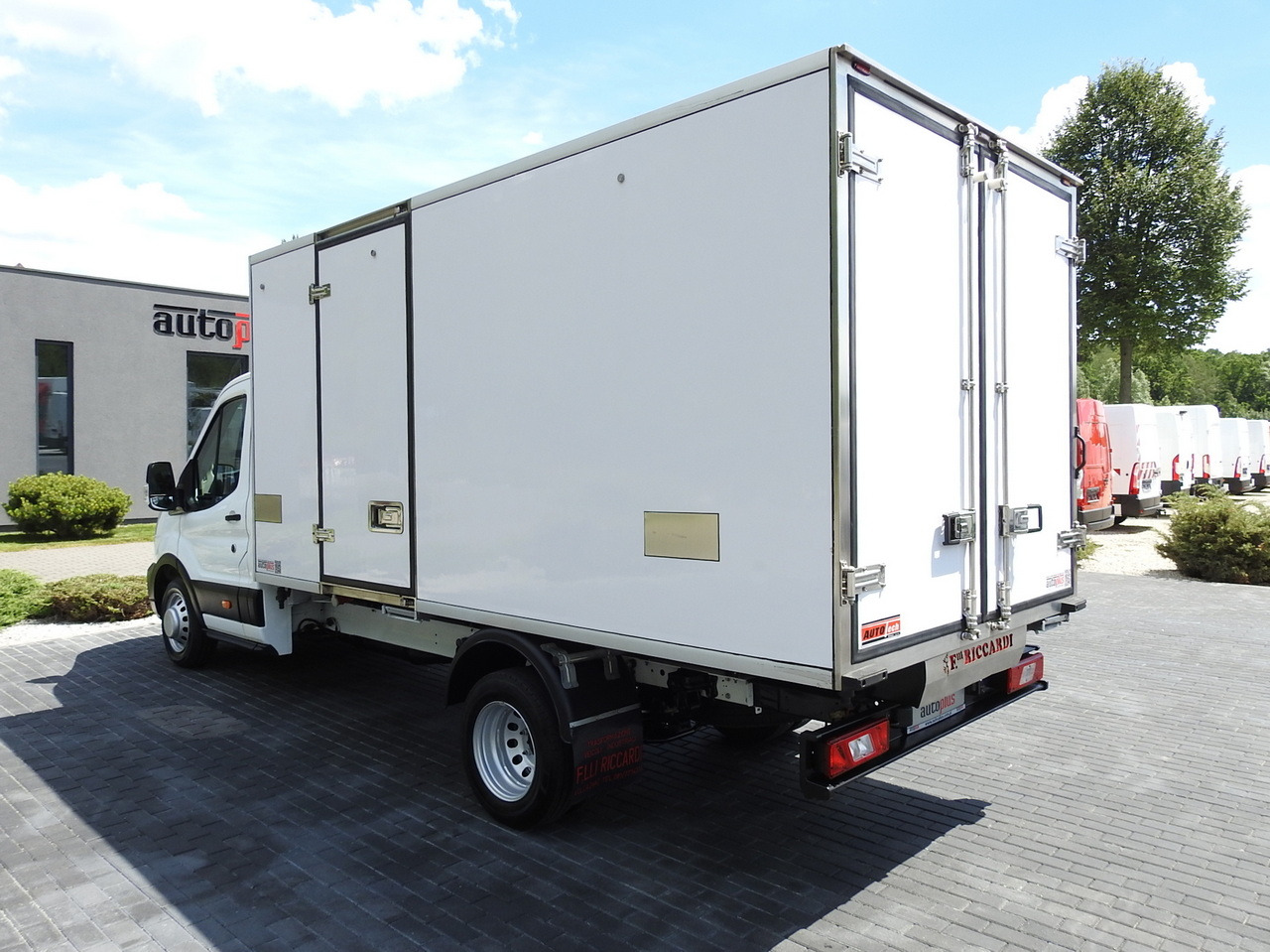 Dostavno vozilo hladnjača FORD TRANSIT REGRIGERATOR BOX 0*C POWER SUPPLY 230V CRUISE CONTROL AIR CONDITIONING TWIN WHEELS  170HP: slika 11