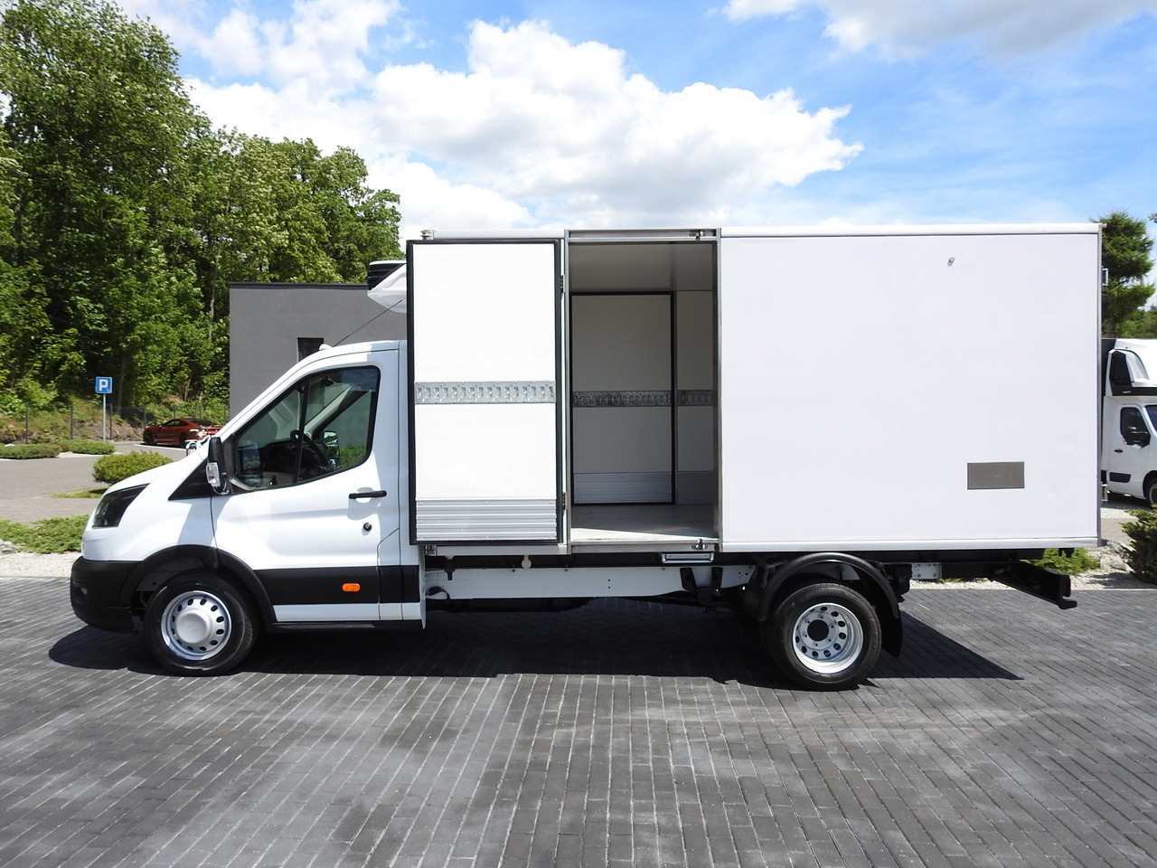 Dostavno vozilo hladnjača FORD TRANSIT REGRIGERATOR BOX 0*C POWER SUPPLY 230V CRUISE CONTROL AIR CONDITIONING TWIN WHEELS  170HP: slika 9