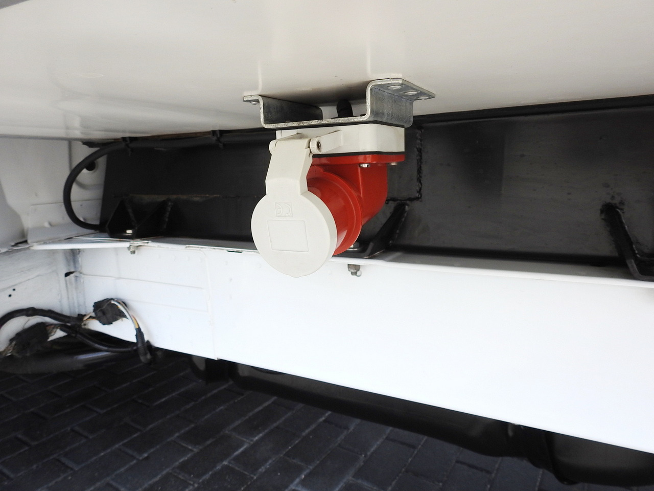 Dostavno vozilo hladnjača FORD TRANSIT REGRIGERATOR BOX 0*C POWER SUPPLY 230V CRUISE CONTROL AIR CONDITIONING TWIN WHEELS  170HP: slika 29