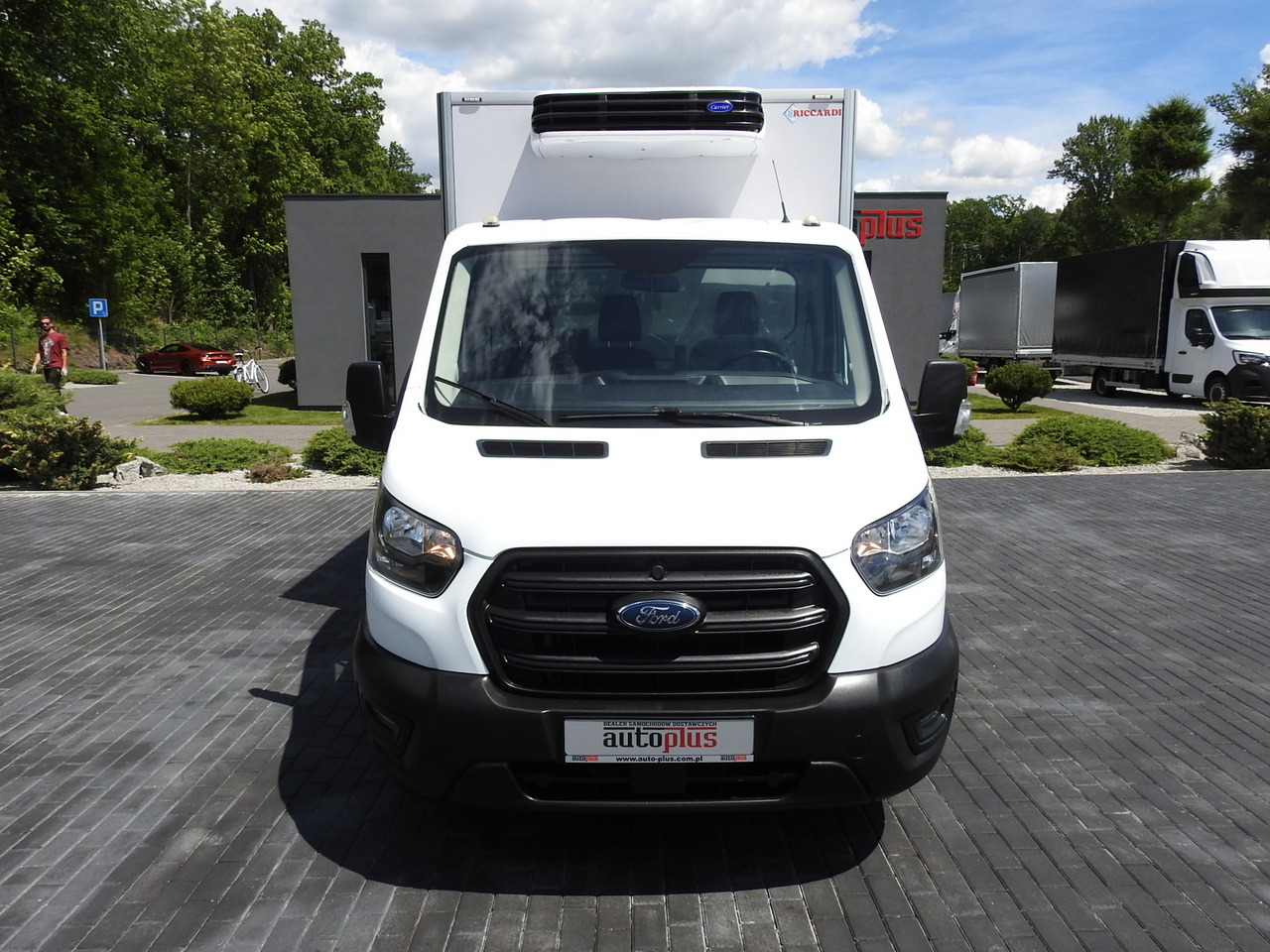 FORD TRANSIT REGRIGERATOR BOX 0*C POWER SUPPLY 230V CRUISE CONTROL AIR CONDITIONING TWIN WHEELS 170HP - Dostavno vozilo hladnjača: slika 5 FORD TRANSIT REGRIGERATOR BOX 0*C POWER SUPPLY 230V CRUISE CONTROL AIR CONDITIONING TWIN WHEELS 170HP - Dostavno vozilo hladnjača: slika 5