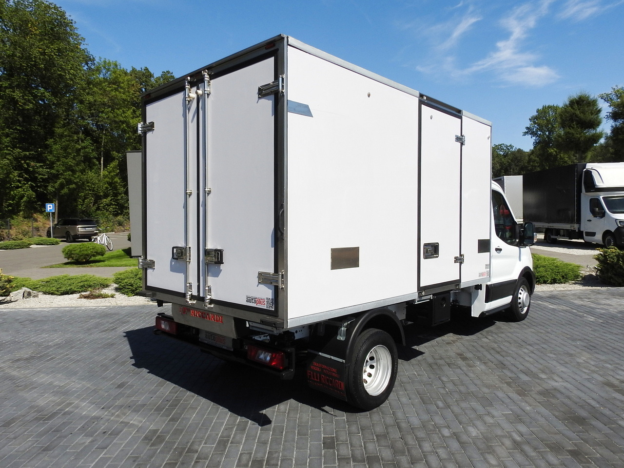 FORD TRANSIT REGRIGERATOR BOX 0*C POWER SUPPLY 230V CRUISE CONTROL AIR CONDITIONING TWIN WHEELS 170HP - Dostavno vozilo hladnjača: slika 3 FORD TRANSIT REGRIGERATOR BOX 0*C POWER SUPPLY 230V CRUISE CONTROL AIR CONDITIONING TWIN WHEELS 170HP - Dostavno vozilo hladnjača: slika 3