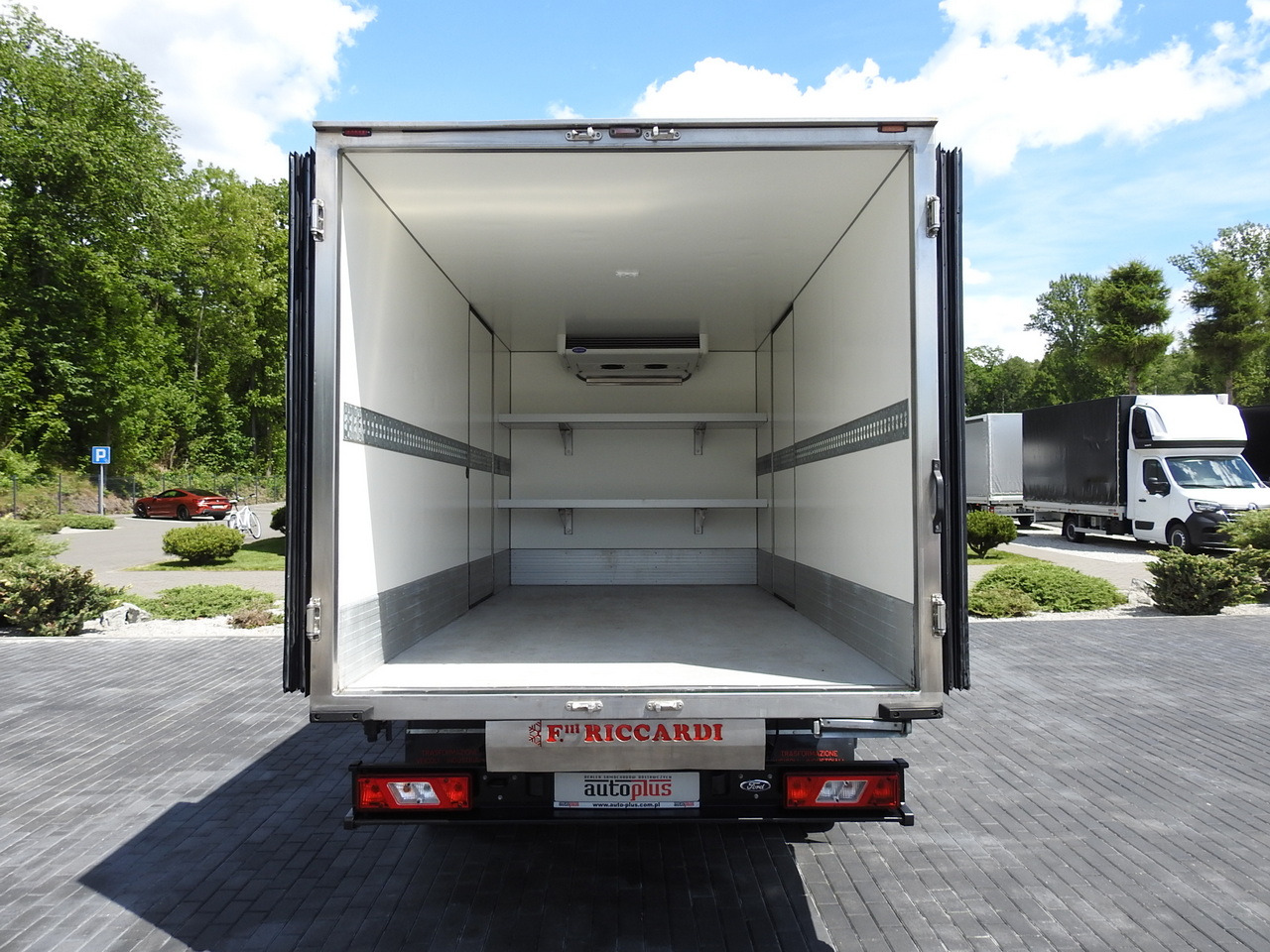 Dostavno vozilo hladnjača FORD TRANSIT REGRIGERATOR BOX 0*C POWER SUPPLY 230V CRUISE CONTROL AIR CONDITIONING TWIN WHEELS  170HP: slika 13