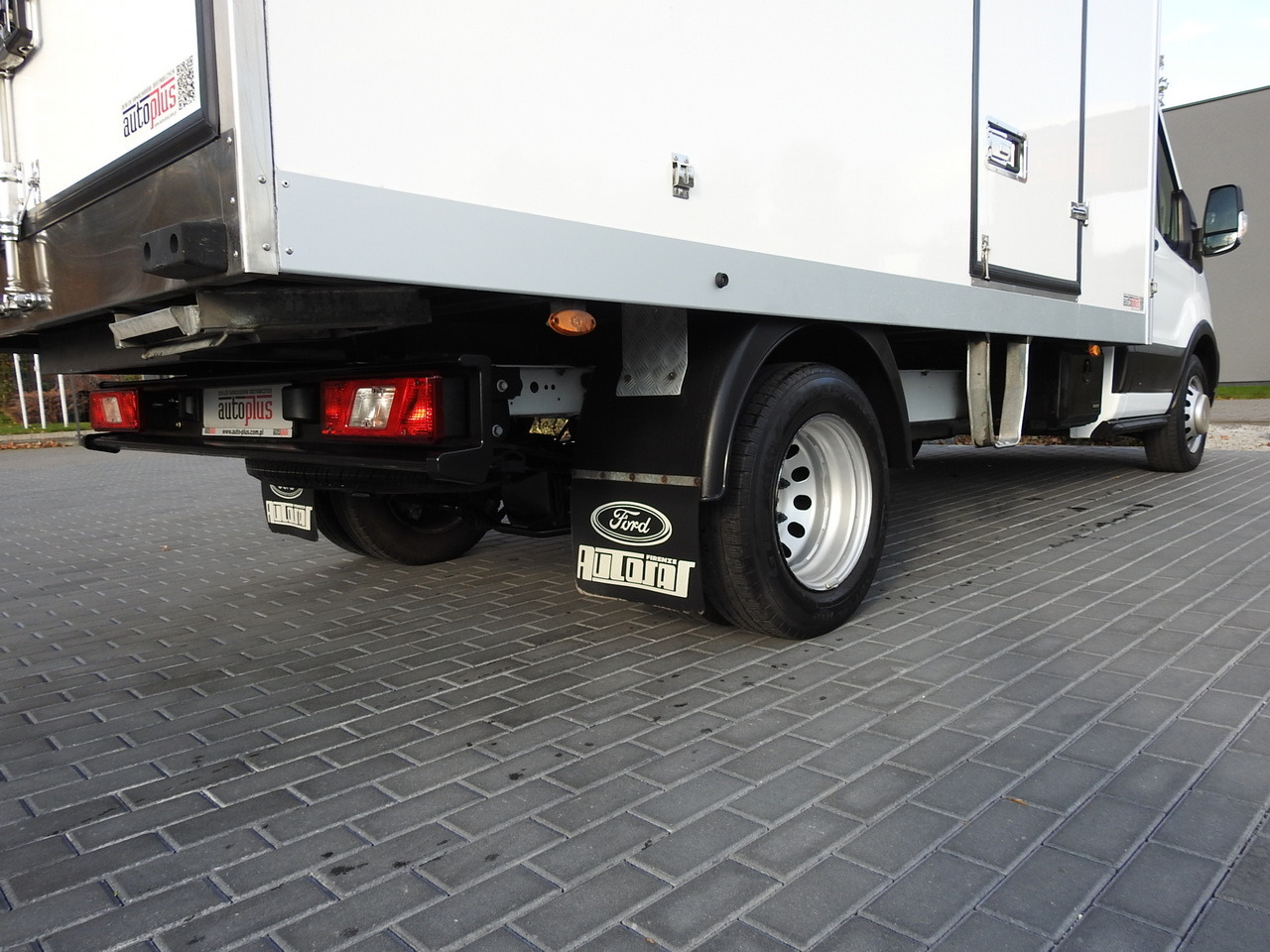 Dostavno vozilo hladnjača FORD TRANSIT REGRIGERATOR BOX -10*C POWER SUPPLY 230V CRUISE CONTROL AIR CONDITIONING LED LIGHTS PNEUMATICS TWIN WHEELS  130HP: slika 17