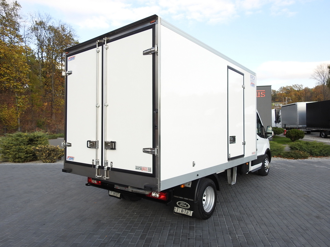 FORD TRANSIT REGRIGERATOR BOX -10*C POWER SUPPLY 230V CRUISE CONTROL AIR CONDITIONING LED LIGHTS PNEUMATICS TWIN WHEELS 130HP - Dostavno vozilo hladnjača: slika 3 FORD TRANSIT REGRIGERATOR BOX -10*C POWER SUPPLY 230V CRUISE CONTROL AIR CONDITIONING LED LIGHTS PNEUMATICS TWIN WHEELS 130HP - Dostavno vozilo hladnjača: slika 3