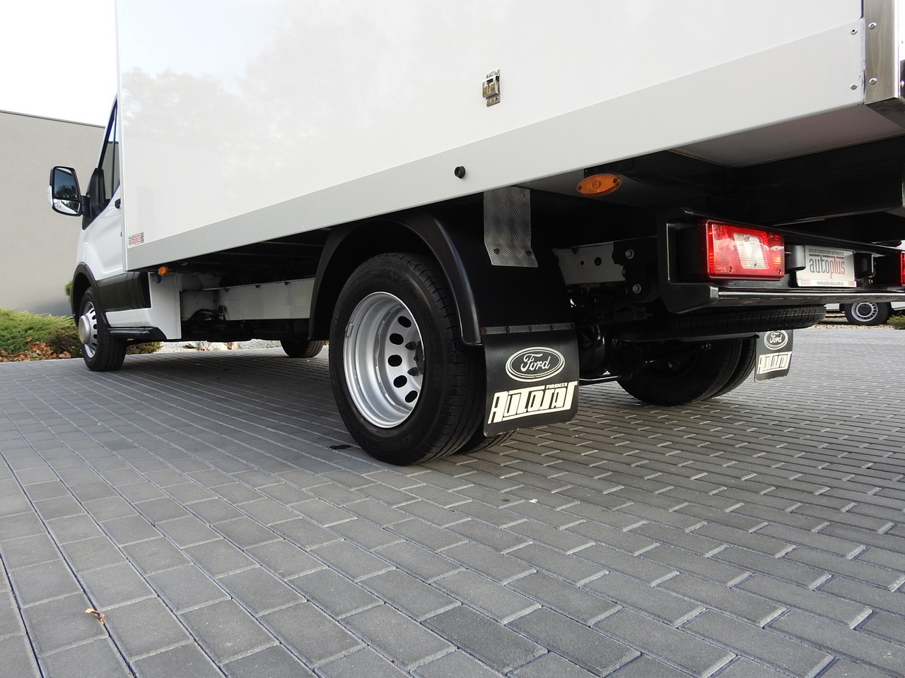 Dostavno vozilo hladnjača FORD TRANSIT REGRIGERATOR BOX -10*C POWER SUPPLY 230V CRUISE CONTROL AIR CONDITIONING LED LIGHTS PNEUMATICS TWIN WHEELS  130HP: slika 16