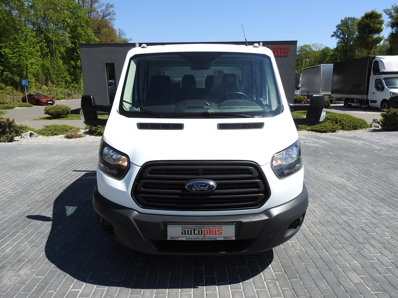 FORD TRANSIT STAKE BODY DOUBLE CABIN DOKA 7 SEATS AIR CONDITIONING 130HP - Dostavno vozilo sa duplom kabinom: slika 5 FORD TRANSIT STAKE BODY DOUBLE CABIN DOKA 7 SEATS AIR CONDITIONING 130HP - Dostavno vozilo sa duplom kabinom: slika 5