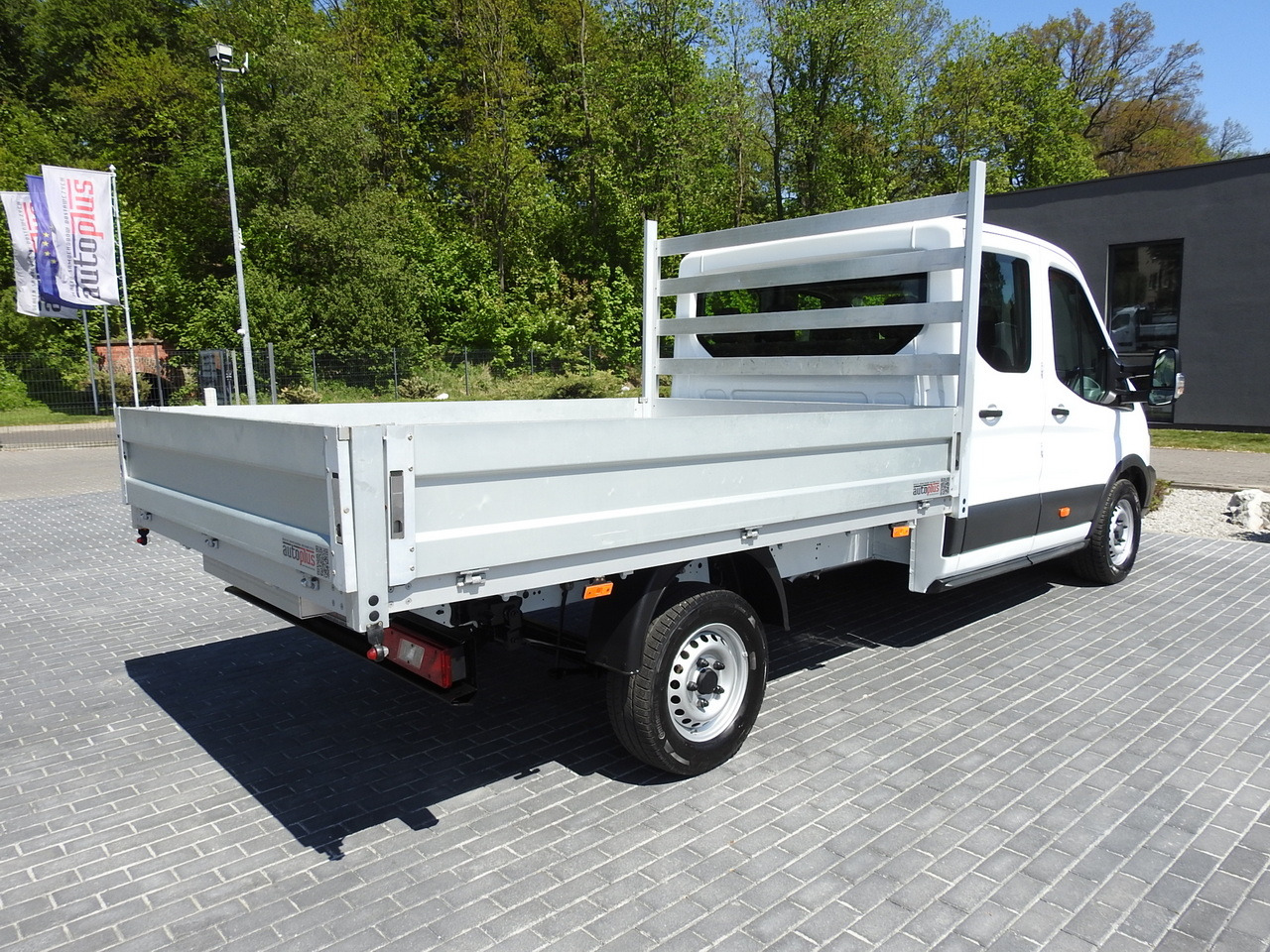 FORD TRANSIT STAKE BODY DOUBLE CABIN DOKA 7 SEATS AIR CONDITIONING 130HP - Dostavno vozilo sa duplom kabinom: slika 3 FORD TRANSIT STAKE BODY DOUBLE CABIN DOKA 7 SEATS AIR CONDITIONING 130HP - Dostavno vozilo sa duplom kabinom: slika 3