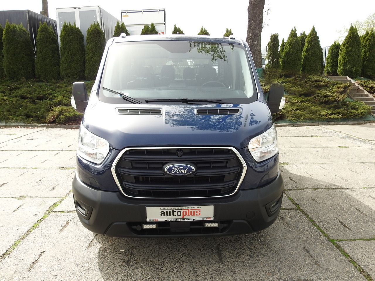 FORD TRANSIT STAKE BODY DOUBLE CABIN DOKA 7 SEATS CRUISE CONTROL AIR CONDITIONING LED LIGHTS 130HP - Dostavno vozilo sa duplom kabinom: slika 5 FORD TRANSIT STAKE BODY DOUBLE CABIN DOKA 7 SEATS CRUISE CONTROL AIR CONDITIONING LED LIGHTS 130HP - Dostavno vozilo sa duplom kabinom: slika 5