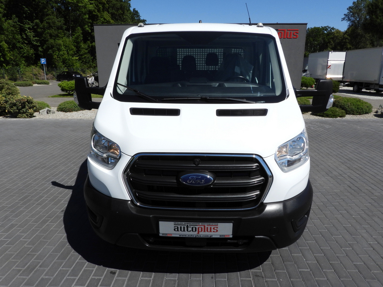 FORD TRANSIT STAKE BODY DOUBLE CABIN DOKA 7 SEATS TWIN WHEELS AIR CONDITIONING 130HP - Dostavno vozilo sa duplom kabinom: slika 5 FORD TRANSIT STAKE BODY DOUBLE CABIN DOKA 7 SEATS TWIN WHEELS AIR CONDITIONING 130HP - Dostavno vozilo sa duplom kabinom: slika 5