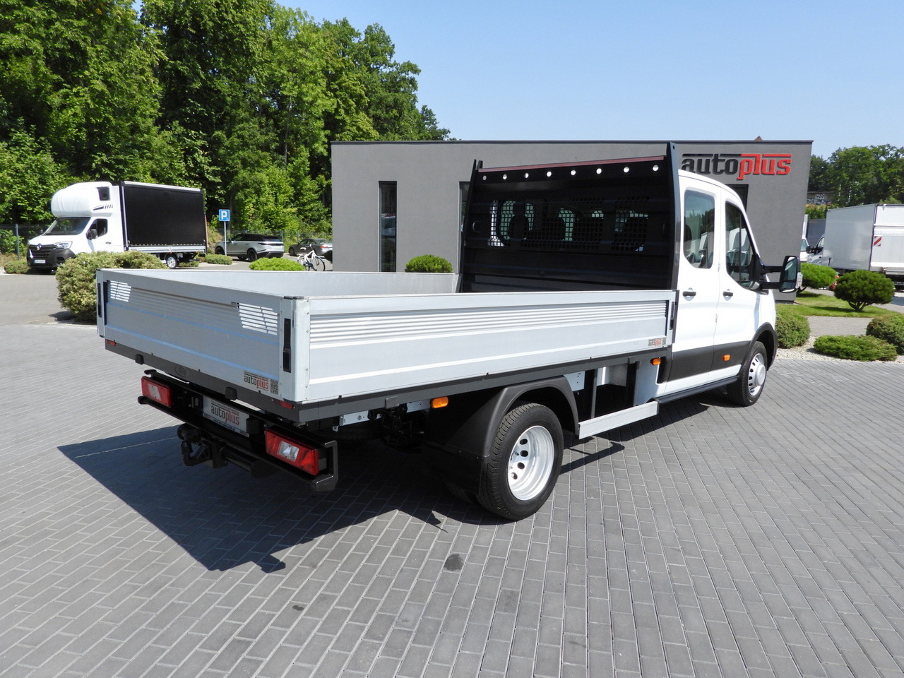FORD TRANSIT STAKE BODY DOUBLE CABIN DOKA 7 SEATS TWIN WHEELS AIR CONDITIONING 130HP - Dostavno vozilo s ravnom platformom: slika 3 FORD TRANSIT STAKE BODY DOUBLE CABIN DOKA 7 SEATS TWIN WHEELS AIR CONDITIONING 130HP - Dostavno vozilo s ravnom platformom: slika 3