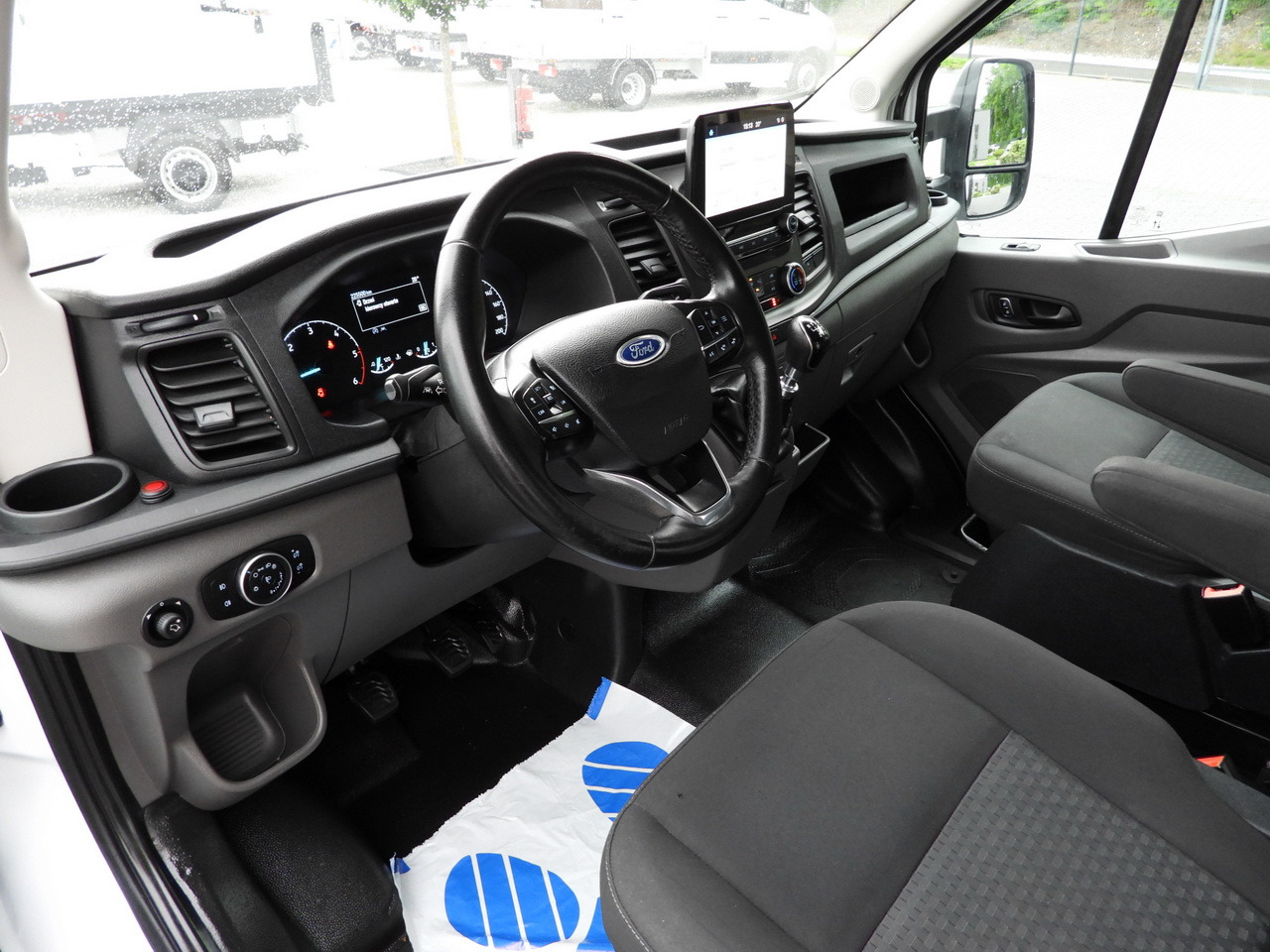 FORD TRANSIT TARPAULIN 10 PALLETS WEBASTO CRUISE CONTROL LED LIGHTS PNEUMATICS AIR CONDITIONING 160HP - Dostavno vozilo sa ceradom: slika 2 FORD TRANSIT TARPAULIN 10 PALLETS WEBASTO CRUISE CONTROL LED LIGHTS PNEUMATICS AIR CONDITIONING 160HP - Dostavno vozilo sa ceradom: slika 2