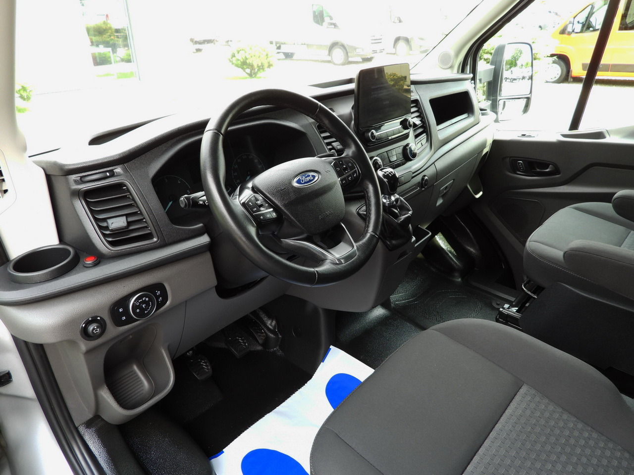 FORD TRANSIT TARPAULIN 10 PALLETS WEBASTO CRUISE CONTROL LED LIGHTS PNEUMATICS AIR CONDITIONING 160HP - Dostavno vozilo sa ceradom: slika 2 FORD TRANSIT TARPAULIN 10 PALLETS WEBASTO CRUISE CONTROL LED LIGHTS PNEUMATICS AIR CONDITIONING 160HP - Dostavno vozilo sa ceradom: slika 2