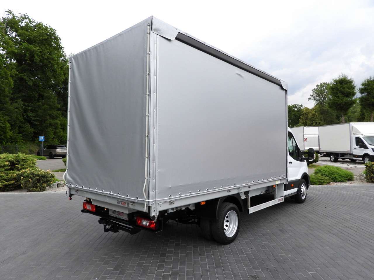 FORD TRANSIT TARPAULIN 8 PALLETS CRUISE CONTROL LED LIGHTS TWIN WHEELS AIR CONDITIONING 130HP - Dostavno vozilo sa ceradom: slika 3 FORD TRANSIT TARPAULIN 8 PALLETS CRUISE CONTROL LED LIGHTS TWIN WHEELS AIR CONDITIONING 130HP - Dostavno vozilo sa ceradom: slika 3
