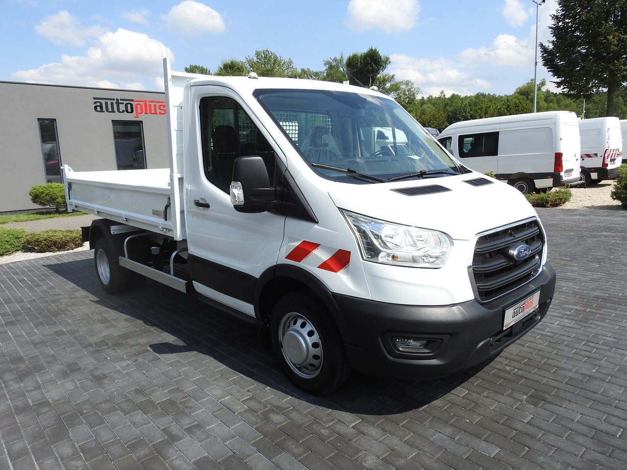 FORD TRANSIT TIPPER CRUISE CONTROL AIR CONDITIONING TWIN WHEELS 170HP - Dostavno vozilo kiper: slika 4 FORD TRANSIT TIPPER CRUISE CONTROL AIR CONDITIONING TWIN WHEELS 170HP - Dostavno vozilo kiper: slika 4