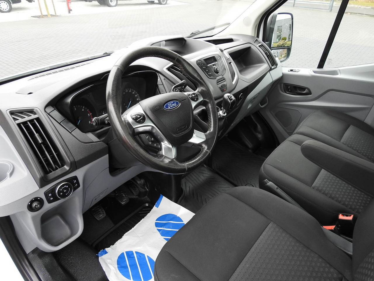 FORD TRANSIT TIPPER CRUISE CONTROL AIR CONDITIONING TWIN WHEELS 170HP - Dostavno vozilo kiper: slika 2 FORD TRANSIT TIPPER CRUISE CONTROL AIR CONDITIONING TWIN WHEELS 170HP - Dostavno vozilo kiper: slika 2