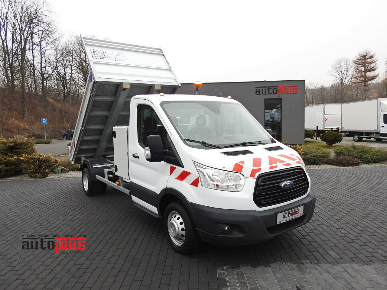 FORD TRANSIT TIPPER CRUISE CONTROL AIR CONDITIONING TWIN WHEELS 170HP - Dostavno vozilo kiper: slika 1 FORD TRANSIT TIPPER CRUISE CONTROL AIR CONDITIONING TWIN WHEELS 170HP - Dostavno vozilo kiper: slika 1