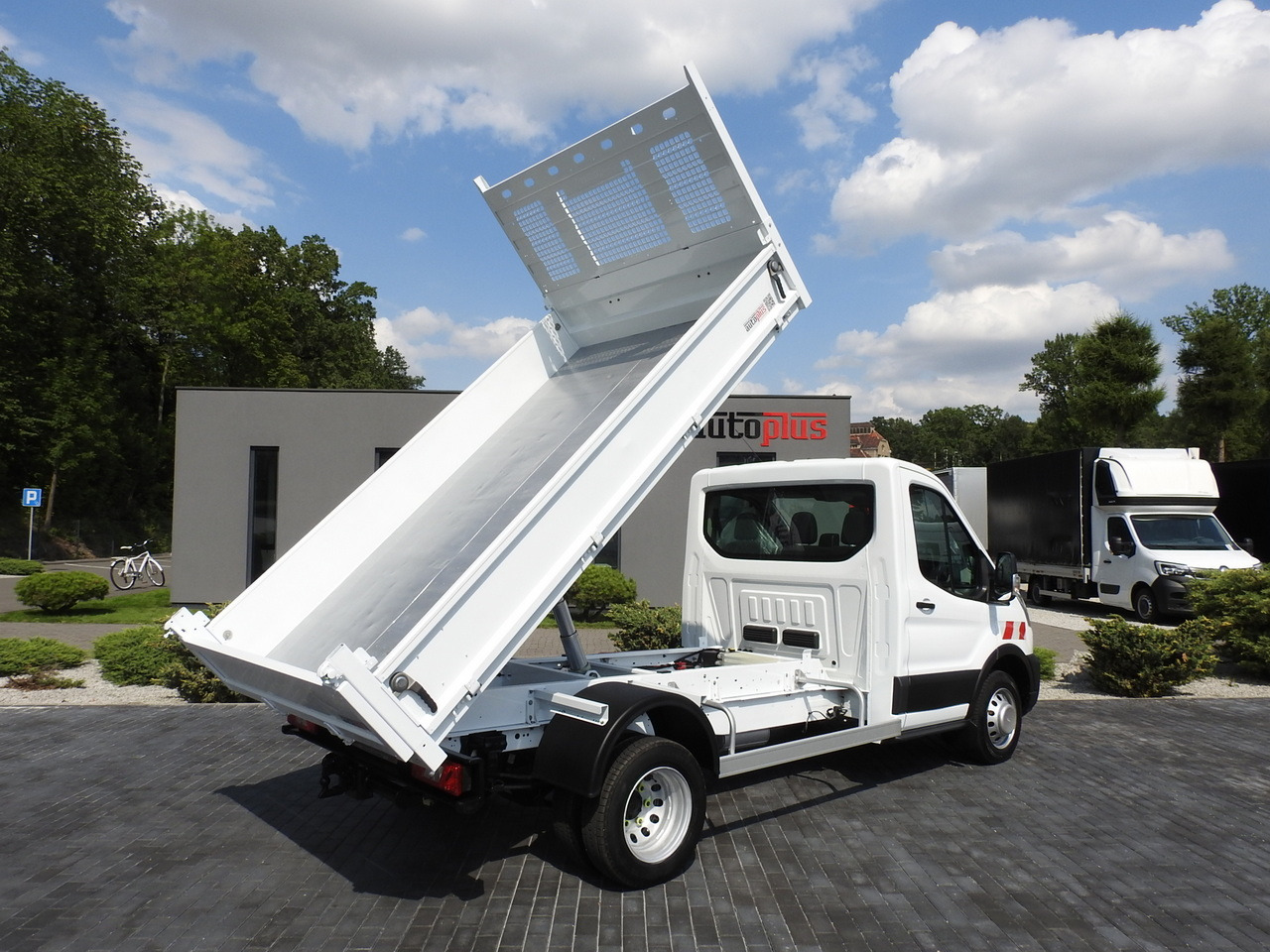 FORD TRANSIT TIPPER CRUISE CONTROL AIR CONDITIONING TWIN WHEELS 170HP - Dostavno vozilo kiper: slika 3 FORD TRANSIT TIPPER CRUISE CONTROL AIR CONDITIONING TWIN WHEELS 170HP - Dostavno vozilo kiper: slika 3