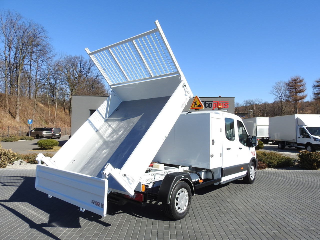 FORD TRANSIT TIPPER DOUBLE CABIN DOKA 6 SEATS CRUISE CONTROL AIR CONDITIONING 130HP - Dostavno vozilo kiper: slika 3 FORD TRANSIT TIPPER DOUBLE CABIN DOKA 6 SEATS CRUISE CONTROL AIR CONDITIONING 130HP - Dostavno vozilo kiper: slika 3