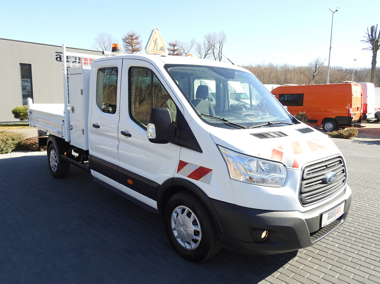 FORD TRANSIT TIPPER DOUBLE CABIN DOKA 6 SEATS CRUISE CONTROL AIR CONDITIONING 130HP - Dostavno vozilo kiper: slika 4 FORD TRANSIT TIPPER DOUBLE CABIN DOKA 6 SEATS CRUISE CONTROL AIR CONDITIONING 130HP - Dostavno vozilo kiper: slika 4