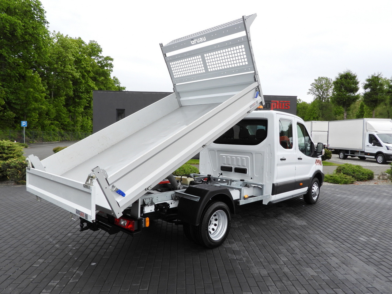 FORD TRANSIT TIPPER DOUBLE CABIN DOKA 6 SEATS CRUISE CONTROL AIR CONDITIONING TWIN WHEELS 170HP - Dostavno vozilo kiper: slika 3 FORD TRANSIT TIPPER DOUBLE CABIN DOKA 6 SEATS CRUISE CONTROL AIR CONDITIONING TWIN WHEELS 170HP - Dostavno vozilo kiper: slika 3