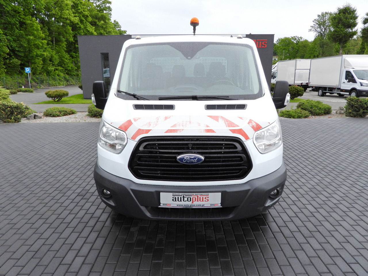 FORD TRANSIT TIPPER DOUBLE CABIN DOKA 6 SEATS CRUISE CONTROL AIR CONDITIONING TWIN WHEELS 170HP - Dostavno vozilo kiper: slika 5 FORD TRANSIT TIPPER DOUBLE CABIN DOKA 6 SEATS CRUISE CONTROL AIR CONDITIONING TWIN WHEELS 170HP - Dostavno vozilo kiper: slika 5