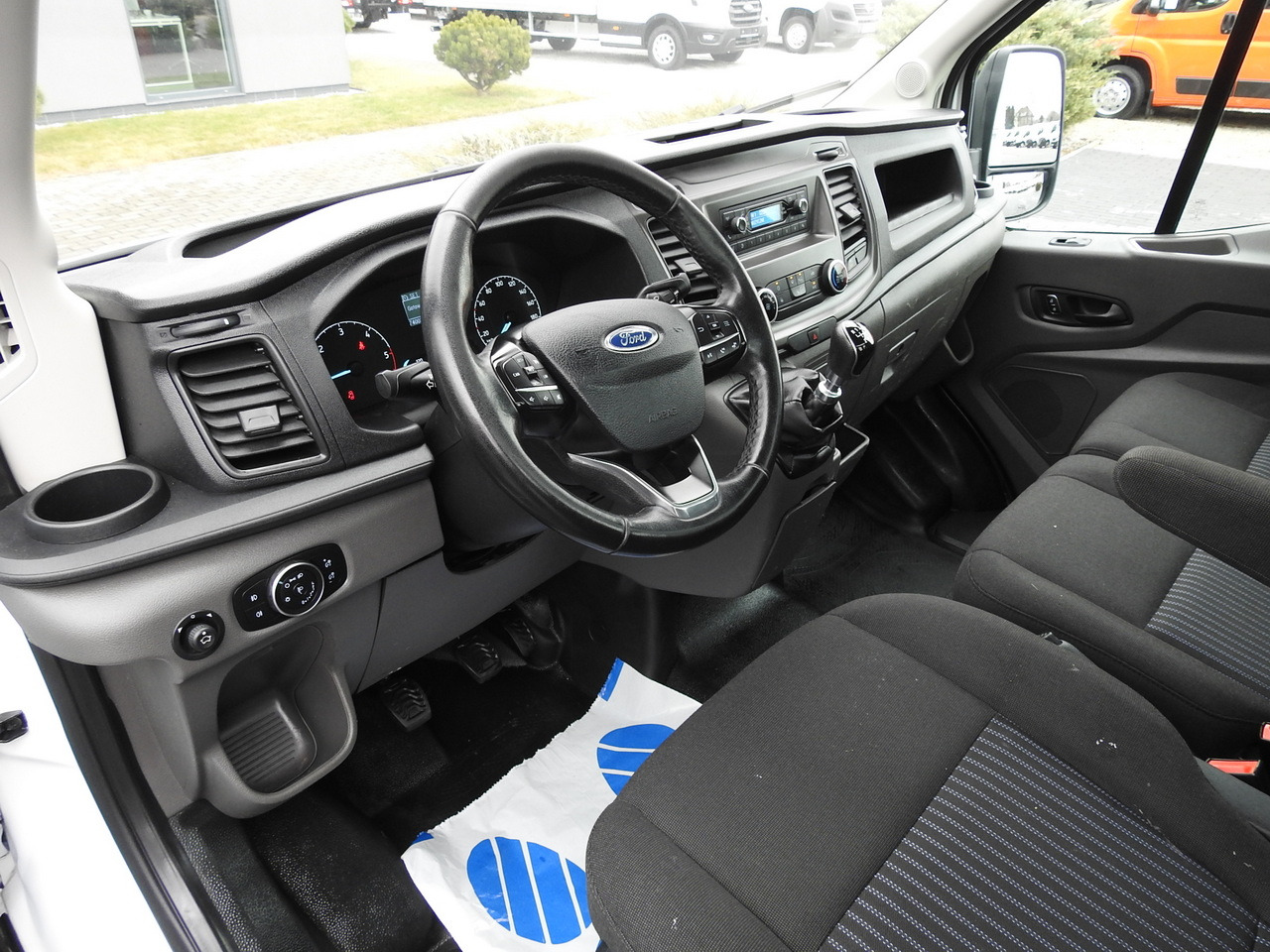 FORD TRANSIT TIPPER LED LIGHTS TWIN WHEELS AIR CONDITIONING 130HP - Dostavno vozilo kiper: slika 2 FORD TRANSIT TIPPER LED LIGHTS TWIN WHEELS AIR CONDITIONING 130HP - Dostavno vozilo kiper: slika 2