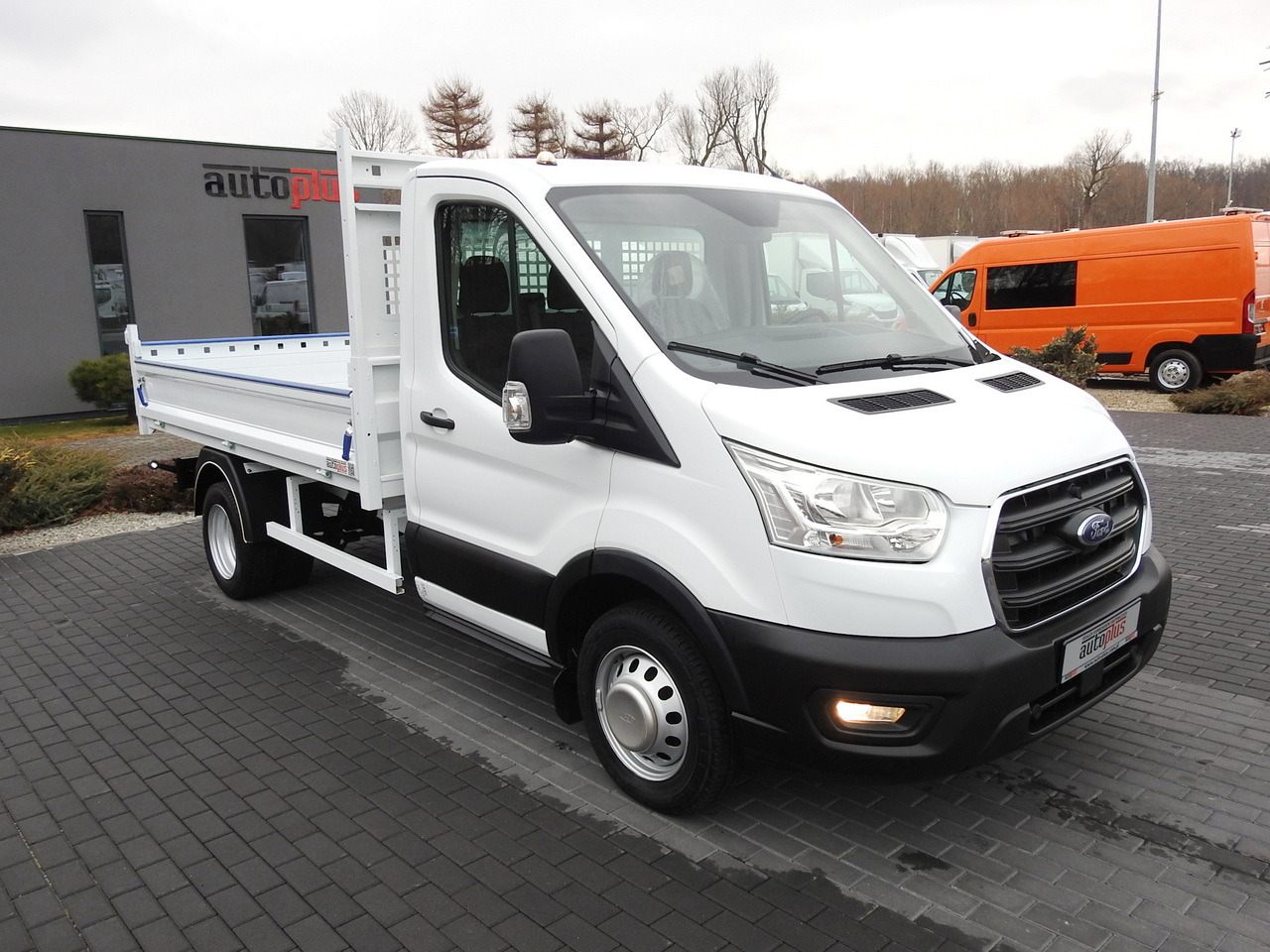 FORD TRANSIT TIPPER LED LIGHTS TWIN WHEELS AIR CONDITIONING 130HP - Dostavno vozilo kiper: slika 4 FORD TRANSIT TIPPER LED LIGHTS TWIN WHEELS AIR CONDITIONING 130HP - Dostavno vozilo kiper: slika 4