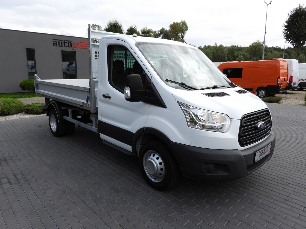 FORD TRANSIT TIPPER TWIN WHEELS 155HP - Dostavno vozilo kiper: slika 4 FORD TRANSIT TIPPER TWIN WHEELS 155HP - Dostavno vozilo kiper: slika 4
