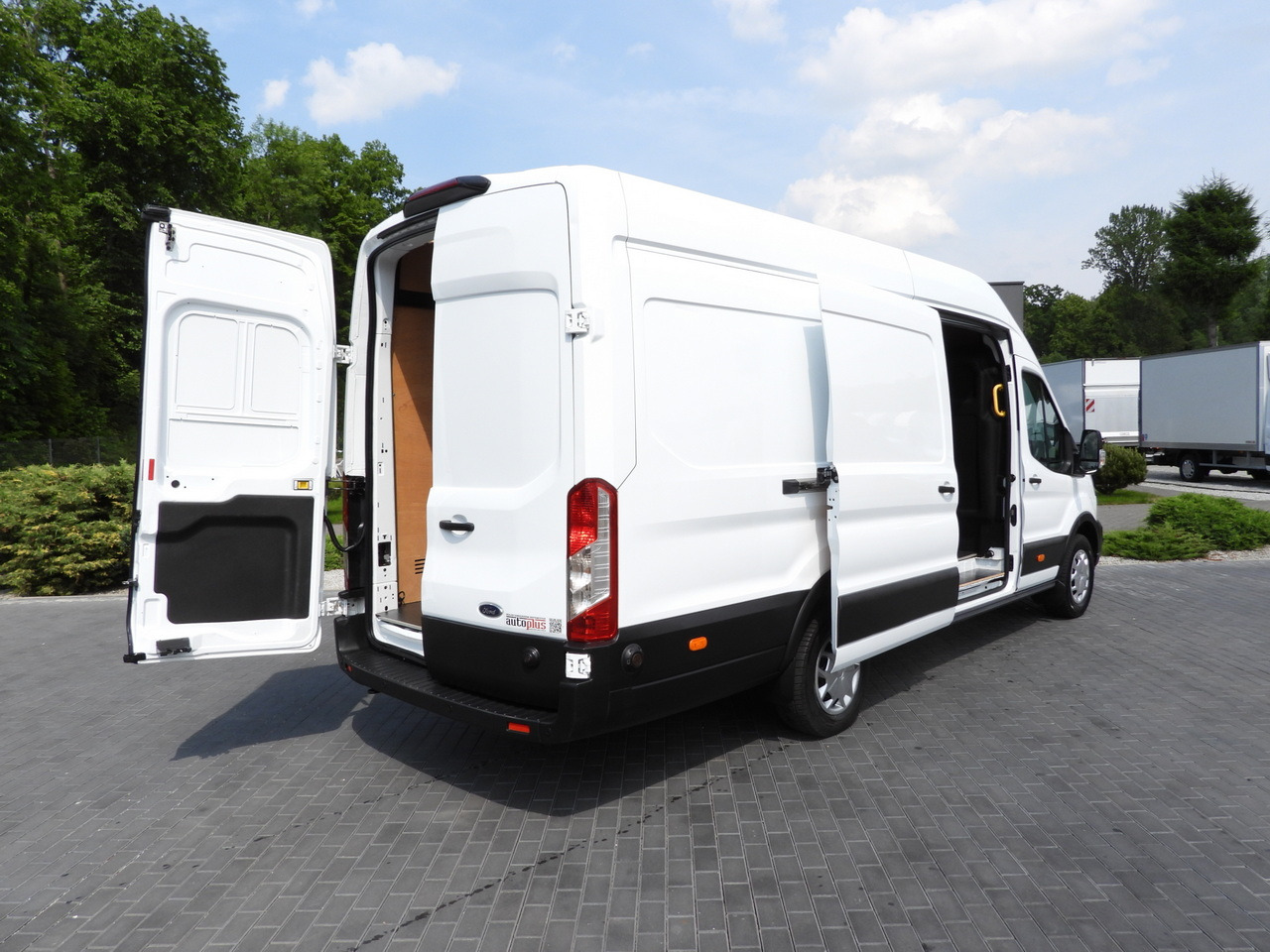 FORD TRANSIT VAN CRUISE CONTROL LED LIGHTS AIR CONDITIONING 130HP - Furgon: slika 3 FORD TRANSIT VAN CRUISE CONTROL LED LIGHTS AIR CONDITIONING 130HP - Furgon: slika 3