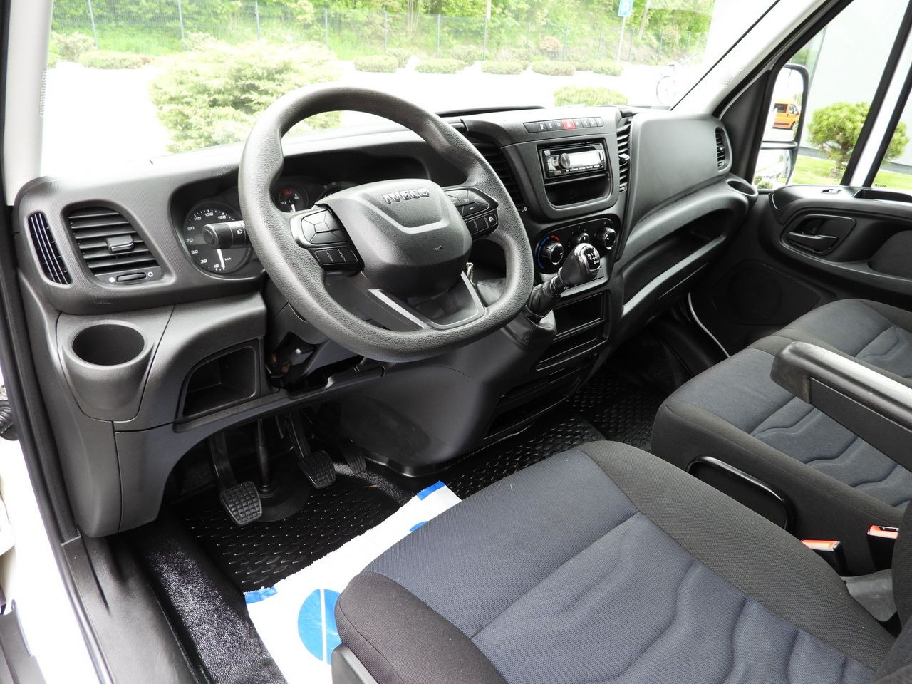 IVECO DAILY 35C14 TIPPER CRUISE CONTROL TWIN WHEELS 140HP - Dostavno vozilo kiper: slika 2 IVECO DAILY 35C14 TIPPER CRUISE CONTROL TWIN WHEELS 140HP - Dostavno vozilo kiper: slika 2