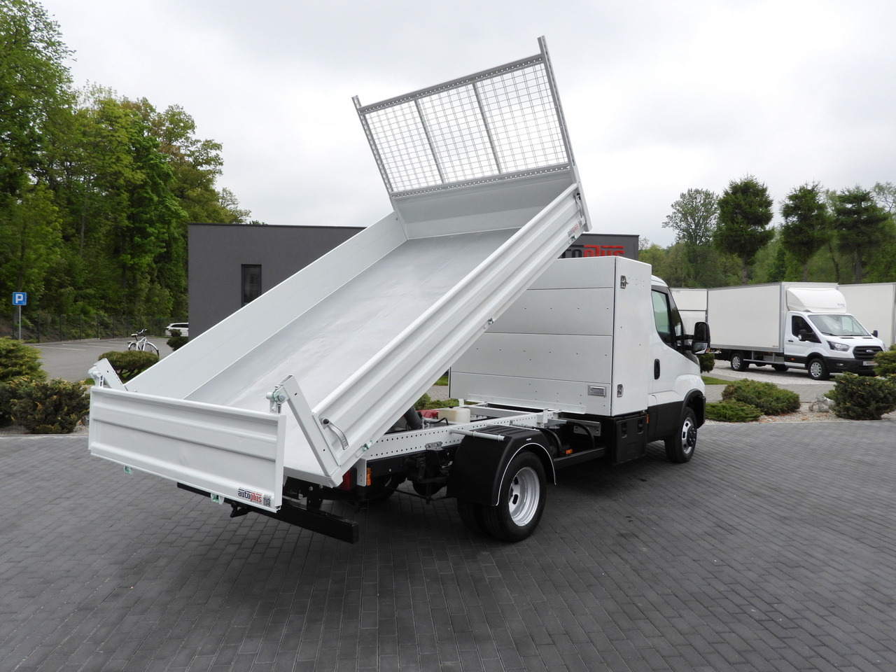 IVECO DAILY 35C14 TIPPER CRUISE CONTROL TWIN WHEELS 140HP - Dostavno vozilo kiper: slika 3 IVECO DAILY 35C14 TIPPER CRUISE CONTROL TWIN WHEELS 140HP - Dostavno vozilo kiper: slika 3