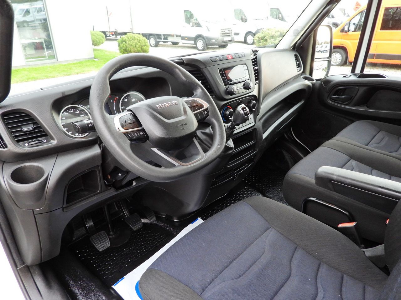 IVECO DAILY 35C14 TIPPER CRUISE CONTROL TWIN WHEELS AIR CONDITIONING 140HP - Dostavno vozilo kiper: slika 2 IVECO DAILY 35C14 TIPPER CRUISE CONTROL TWIN WHEELS AIR CONDITIONING 140HP - Dostavno vozilo kiper: slika 2